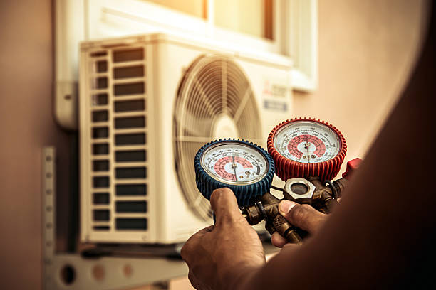 Professional Hvac technician working in Belle Glade, FL